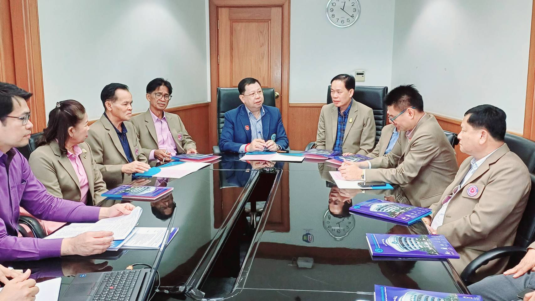 สหกรณ์ออมทรัพย์ครูมหาสารคาม จำกัด แสดงความยินดีกับประธานกรรมการ ชสอ. ชุดใหม่